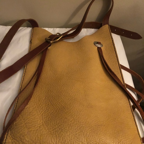 Pale yellow pebbled leather crossbody bag - Picture 2 of 5